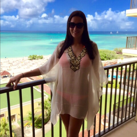 Resort Wear - Picture 2 of 4